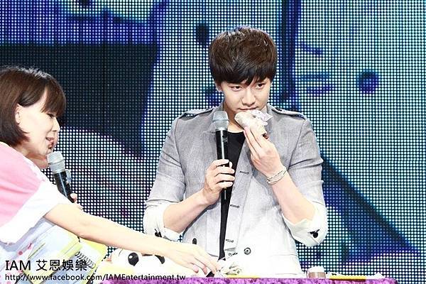 393739_420896451306279_641977434_n