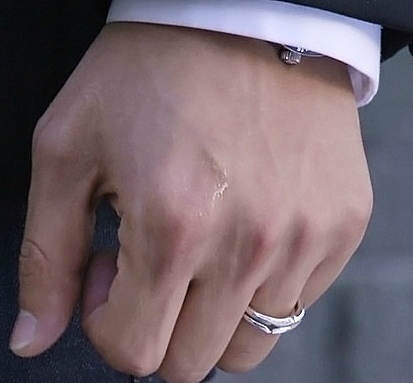 2950639876_7c2db105_1715B04F4F9F636033364F