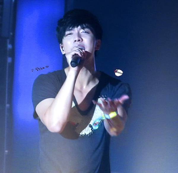 0061gq2Ajw1f4slgdqtezj31561407ag