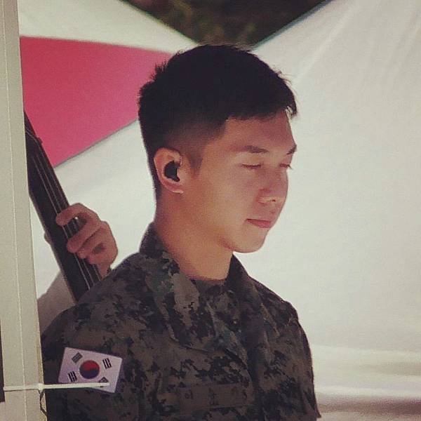 0061gq2Agy1fe4tebvev7j30u00u0ajv