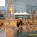 親民廣場....終於到台北了,是下午4點多,可是雨淋淋的氣候