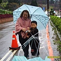 雨傘壞了...不能撐了