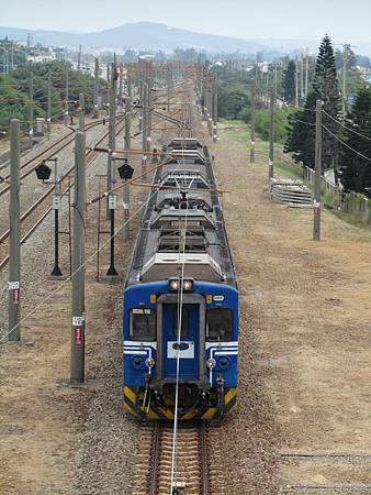 新埔火車站-天橋外拍電車