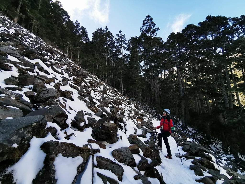 雪登雪山主峰賞雪趣