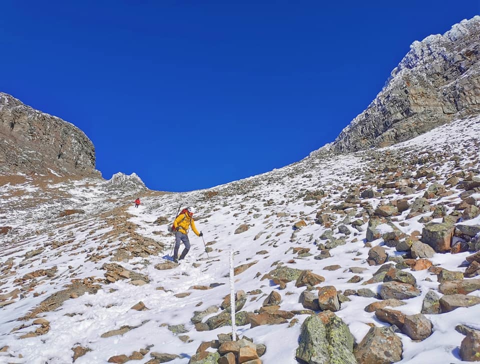 雪山主峰下翠池~冰天雪地翠池營地紮營~壯闊的震撼