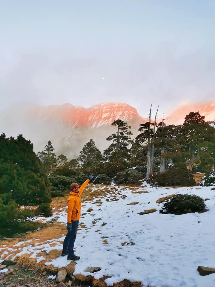 雪山主峰下翠池~冰天雪地翠池營地紮營~壯闊的震撼