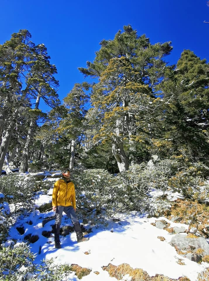 雪山主峰下翠池~冰天雪地翠池營地紮營~壯闊的震撼