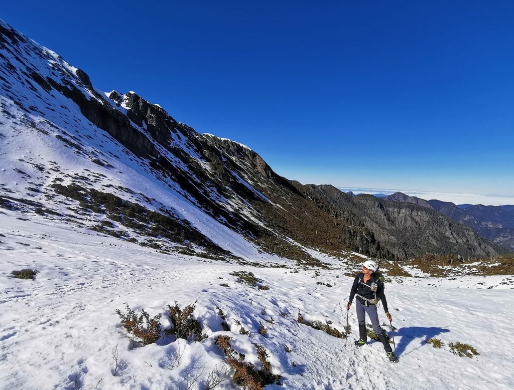 雪山單登~雪登雪山主峰~綿長陡峭，險峻又美麗的非傳統路線，站