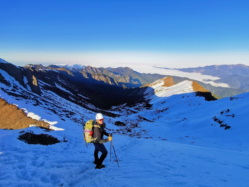 雪山單登~雪登雪山主峰~綿長陡峭，險峻又美麗的非傳統路線，站