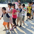 20110818_039(翔)_抓龍尾遊戲.小個子仲賢在前面保護大家.JPG