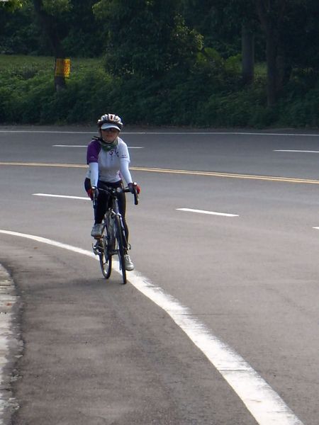 路上遇到不超過十台自行車