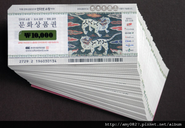 好大一疊書卷, JUJIHUN 有好好用吧? ~^^