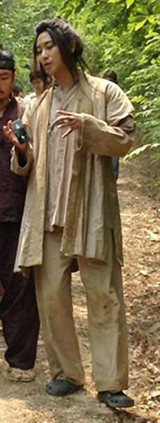 AuijCY9CEAA7YQb.jpg large1