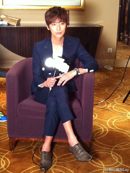 66d09e91jw1e4i5aeg0rbj20l90sgq7l