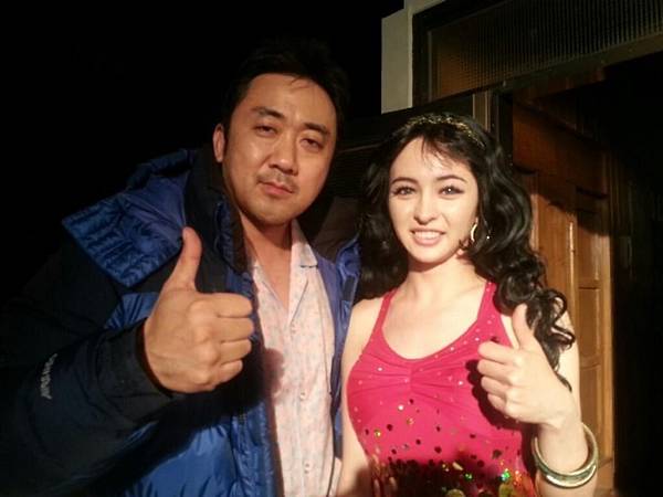 BKX7eNXCMAELdcx.jpg large