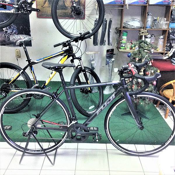 2017 FUJI Roubaix 1.3 LE 2017 FUJI Roubaix 1.3 LE