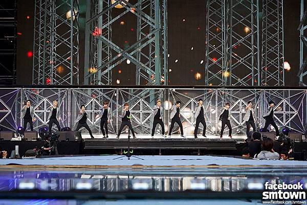 SM TOWN 表演官方圖