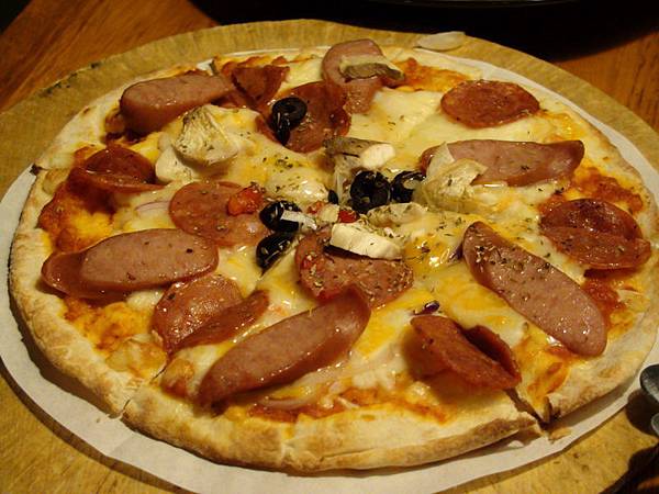 炭為觀止 PIZZA -義式香腸 pizza NTD180