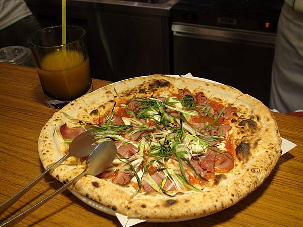 PIZZERIA OGGI 鴨胸 pizza NTD390