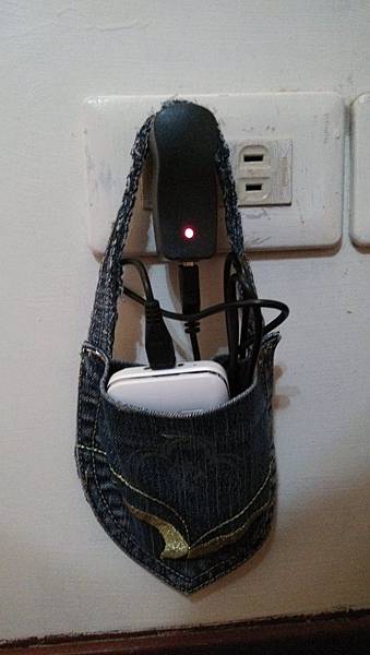 牛仔褲 DIY 手機充電袋