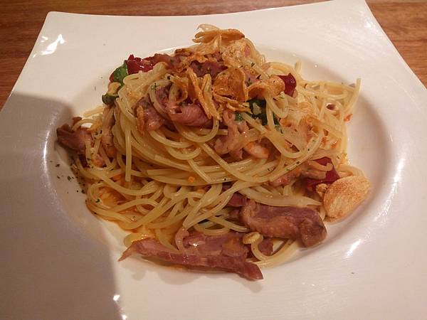 燻鴨胸蒜辣麵 pasta NT210.jpg