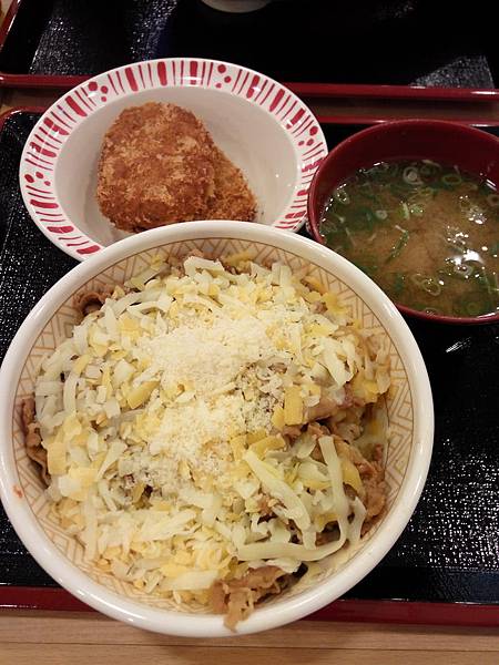 すき家 Sukiya 起司牛丼套餐 NT150.jpg