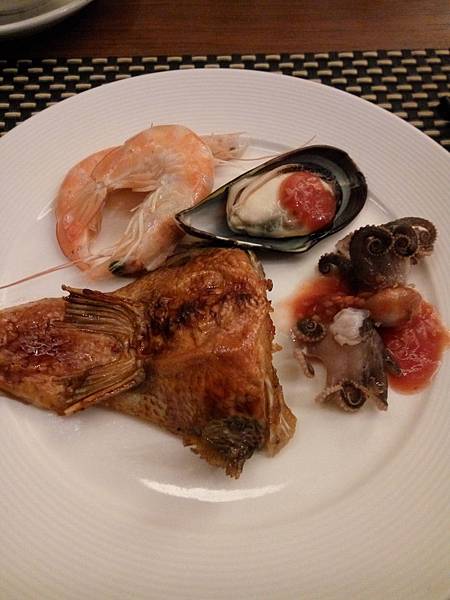 烤魚下巴+白蝦+淡菜+小章魚.jpg
