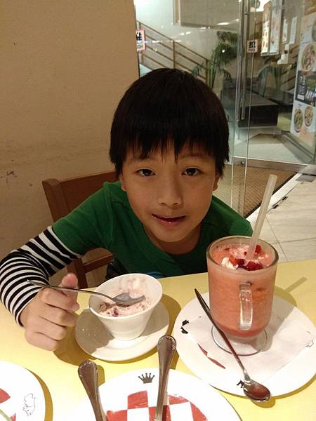 Skylark 草莓慕奇+冰淇淋.jpg