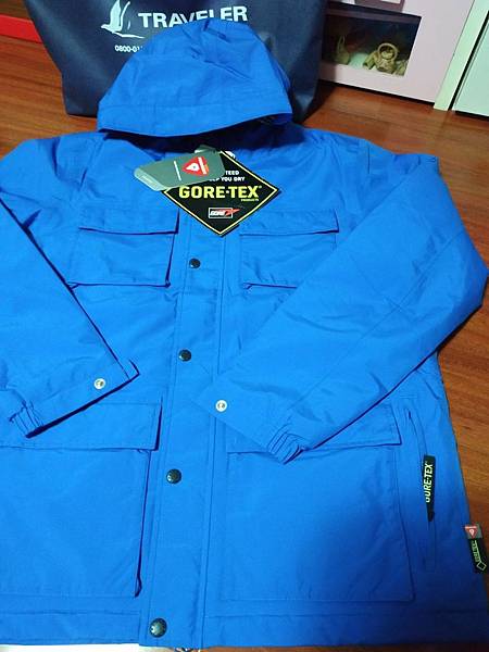 三井 Traveler Gortex 藍色鋪棉防水外套2折 NT2千9.jpg