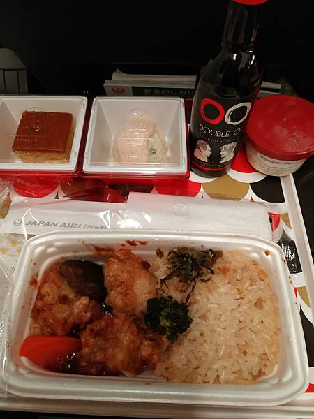 雞肉飯+紅酒+蛋糕.jpg