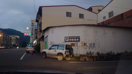 南投縣埔里鎮~承萬尊爵渡假酒店(豪華雙人房+豪華四人房)-2