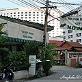 Loi Kroh Salon