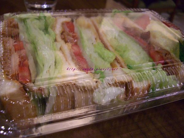 外帶的燻雞肉三明治