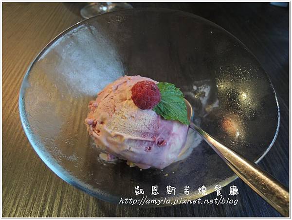 DSCN9302比利時Glacio蜂鳥香草野莓冰淇淋.JPG