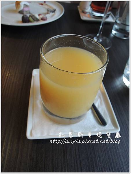 DSCN9306冷榨葡萄柚柳橙汁..都是葡萄柚的酸.JPG
