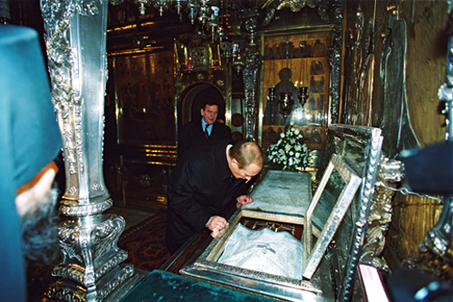 Vladimir_Putin_7_January_2001-10