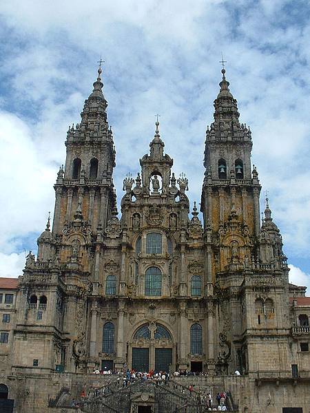 800px-Basílica_de_Santiago_02