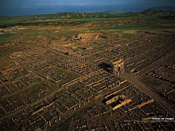 5270-vue-d-ensemble-sur-les-ruines-de-timgad.jpg