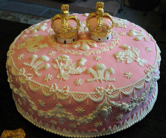 Twelfth-Cake-with-feathers.jpg