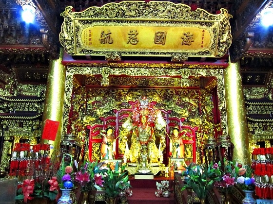 103040609南天宮金媽祖.JPG