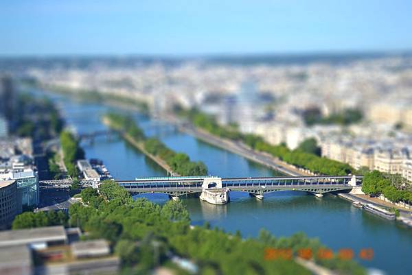 1388841979-935918371_l-tiltshift.jpg