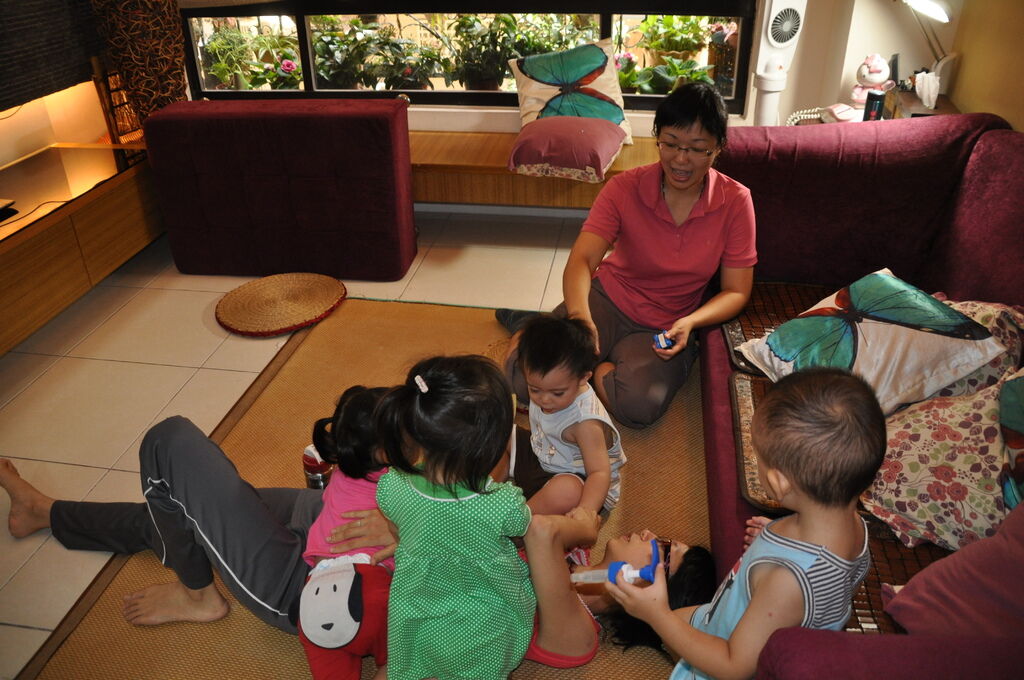 DSC_0149 咪咪ㄚ姨被圍住了。 DSC_0149 咪咪ㄚ姨被圍住了。