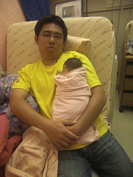 抱著睡.JPG 抱著睡.JPG