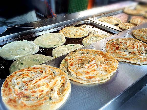 【台中。緣味蔥抓餅】每天都排隊的美味銅板小吃 【台中。緣味蔥抓餅】每天都排隊的美味銅板小吃