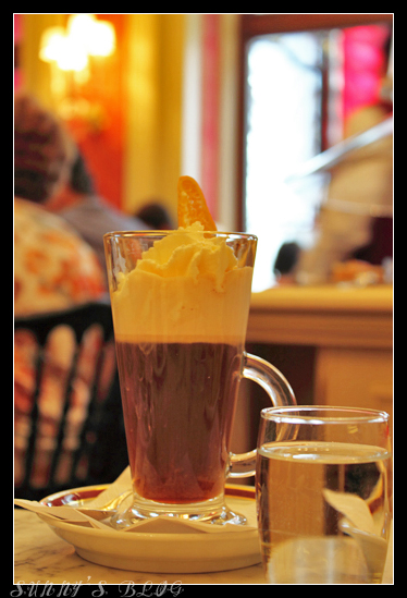 Sacher Cafe 5.jpg