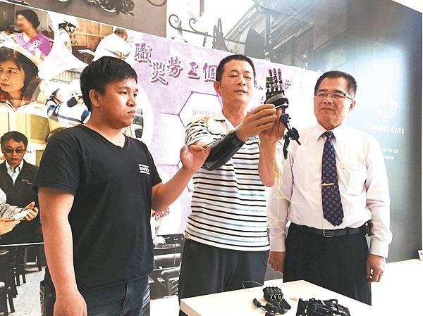 23B3A5CC-B274-476A-B17B-321B85DB5DE0 23B3A5CC-B274-476A-B17B-321B85DB5DE0