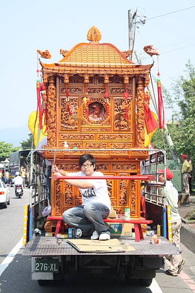 我弟中途跑來湊熱鬧