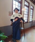 穿上復古服裝紳士帽,讓人期待上海!