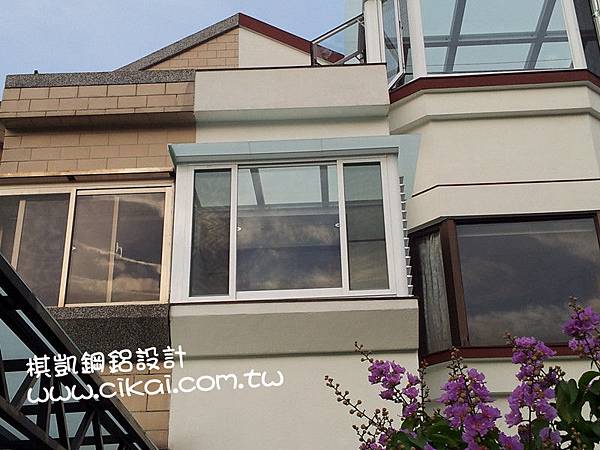 百葉窗玻璃露臺 (1).jpg 百葉窗玻璃露臺 (1).jpg