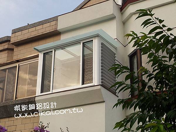 百葉窗玻璃露臺 (2).jpg